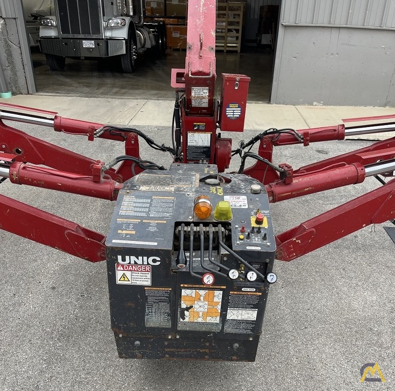 2010 UNIC UR-W295 Track Mounted Mini Crane 5