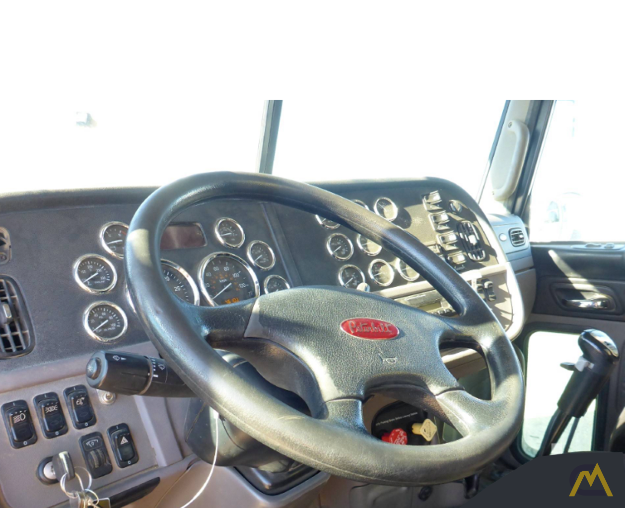 2011 National-Peterbilt 1195 28-Ton Boom Truck Crane; CranesList ID: 617 16