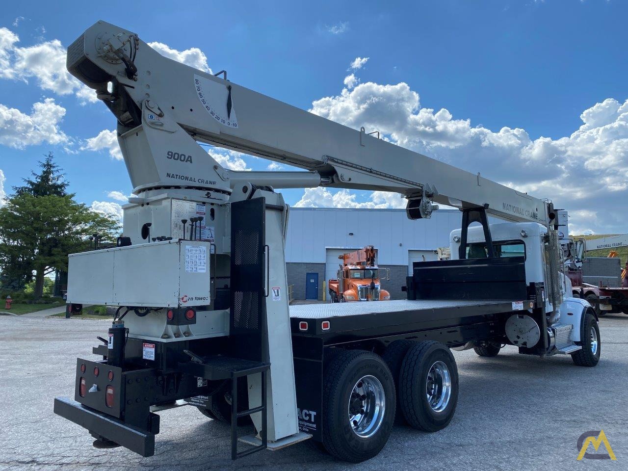 2014 National 9125A 26-Ton Boom Truck Crane 2