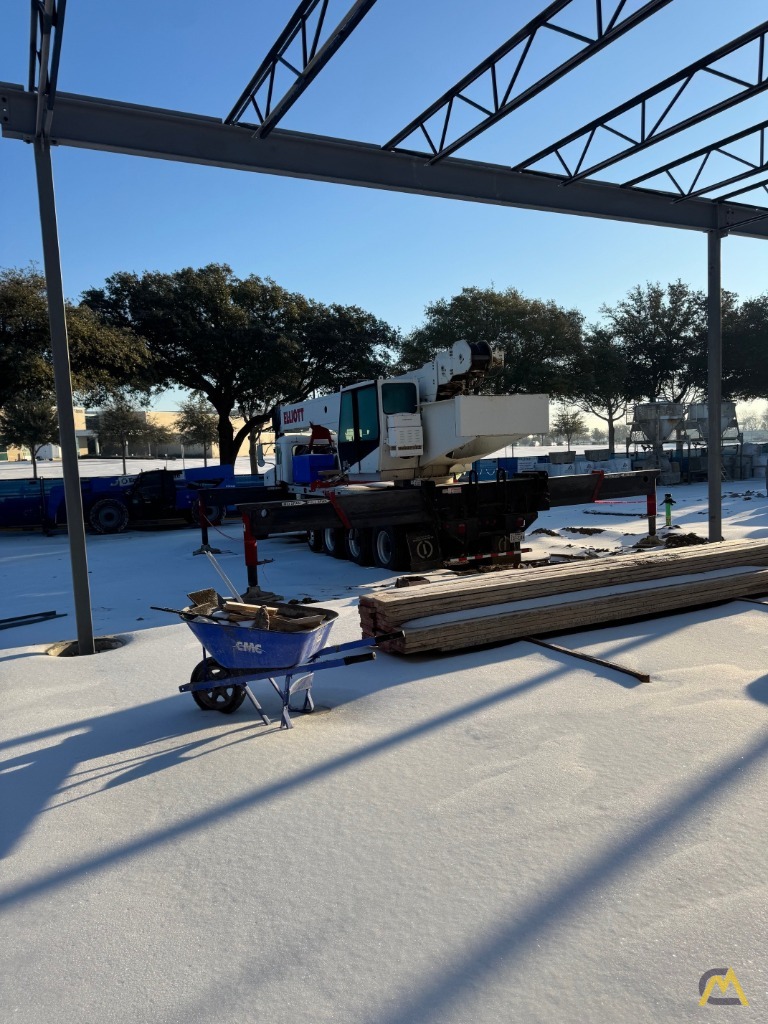 2015 Elliott 45127R Boom Truck Crane in Houston, TX 4