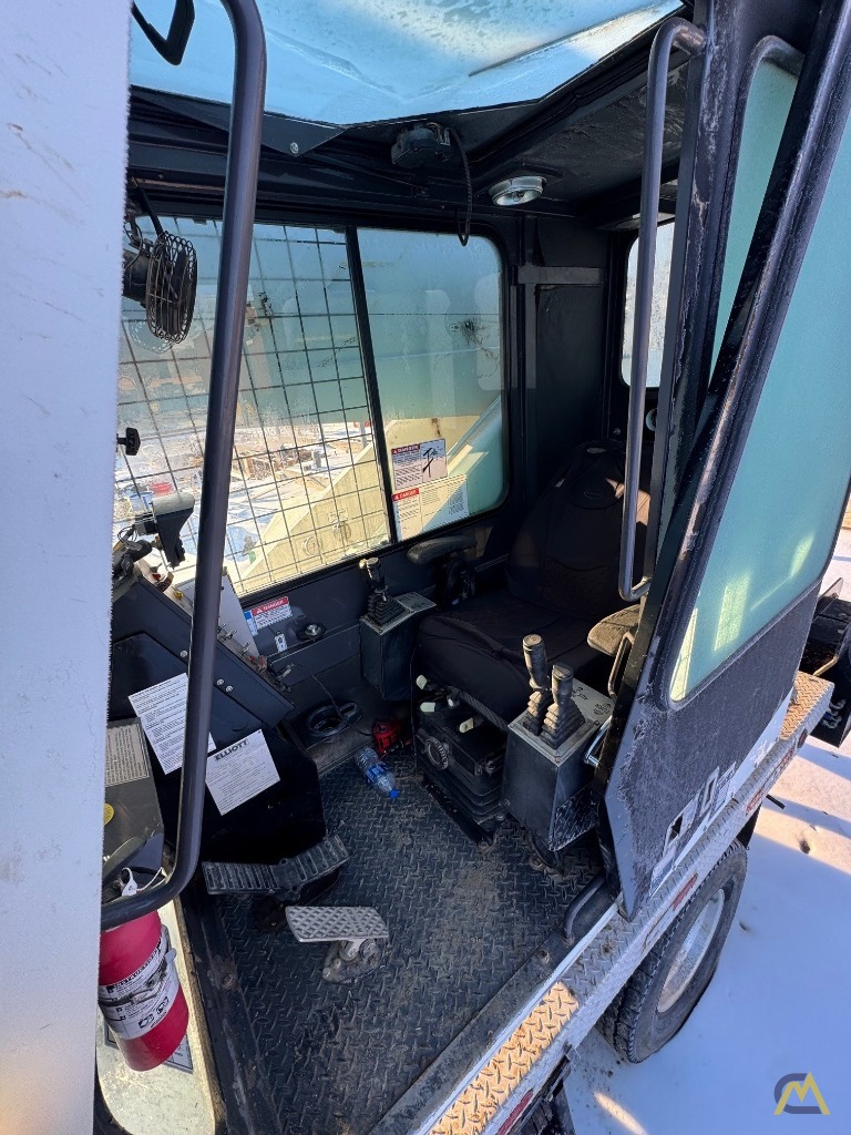 2015 Elliott 45127R Boom Truck Crane in Houston, TX 9