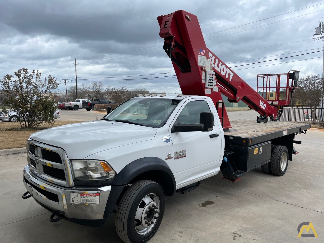 2015 Elliott V60F Aerial Bucket Truck 2