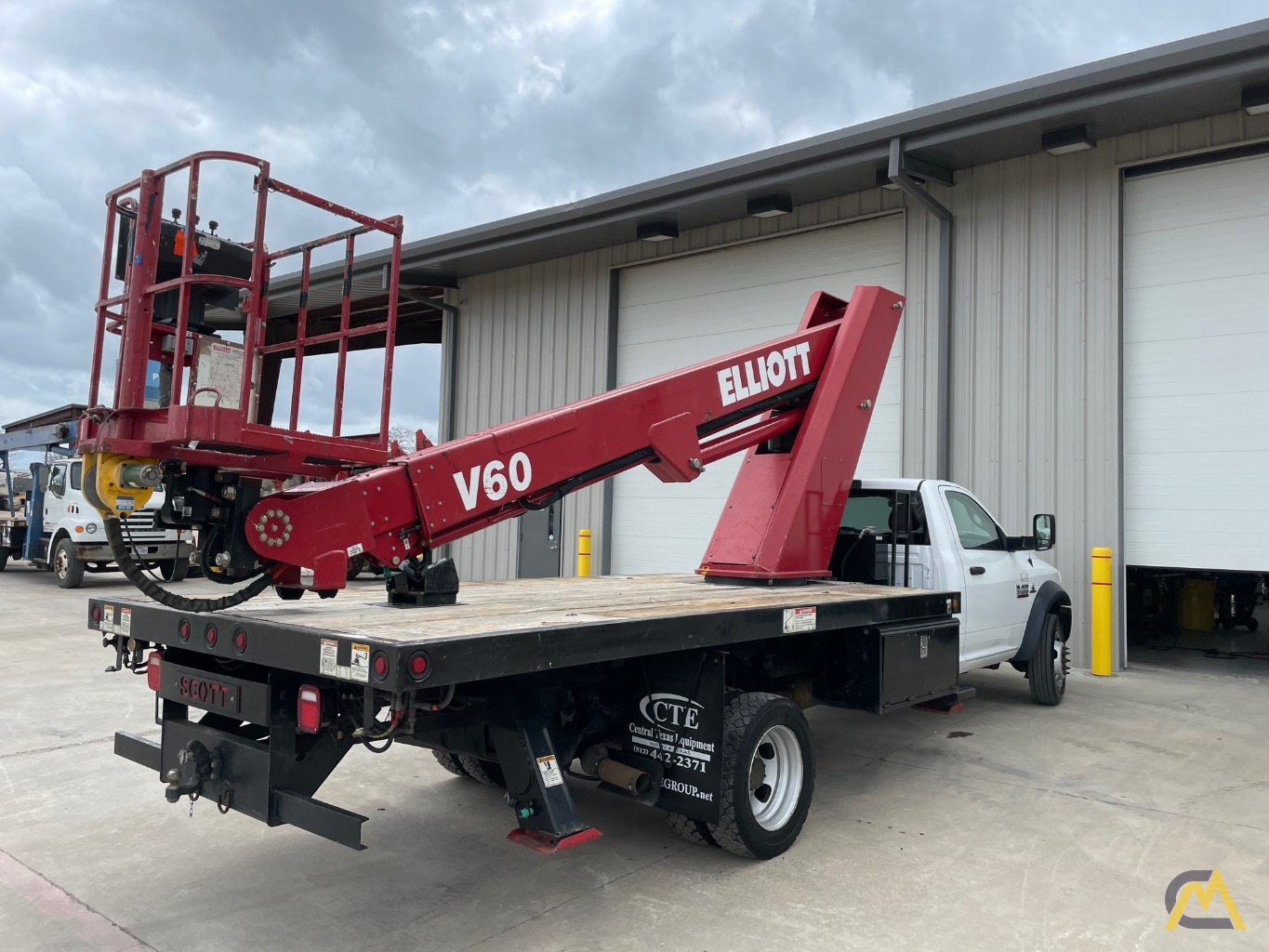 2015 Elliott V60F Aerial Bucket Truck 5