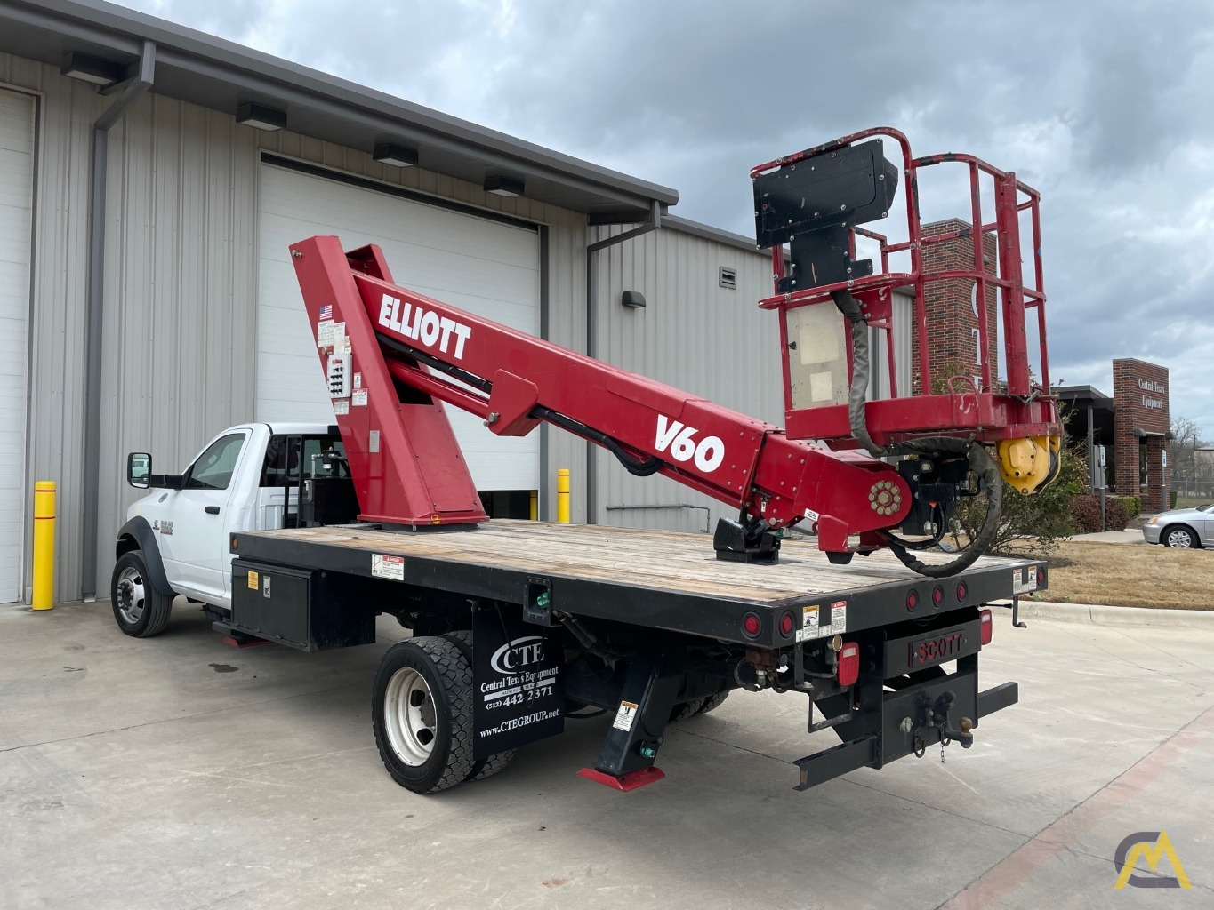 2015 Elliott V60F Aerial Bucket Truck 4