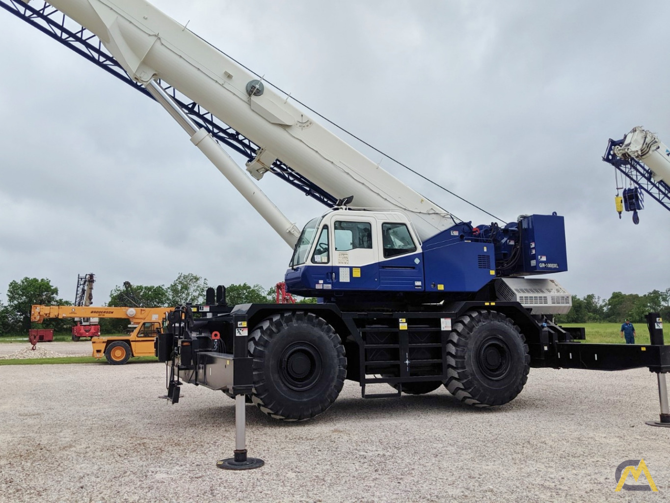 2015 Tadano GR-1000XL-3 100-Ton Rough Terrain Crane 0