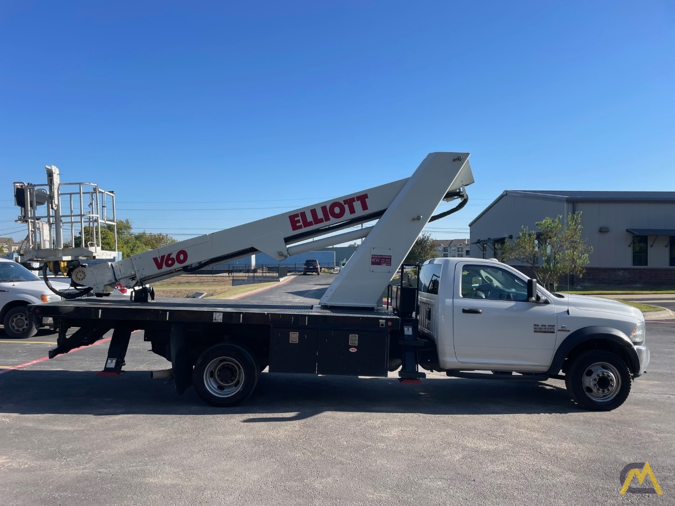 2016 Elliott V60F Aerial Bucket Truck 3