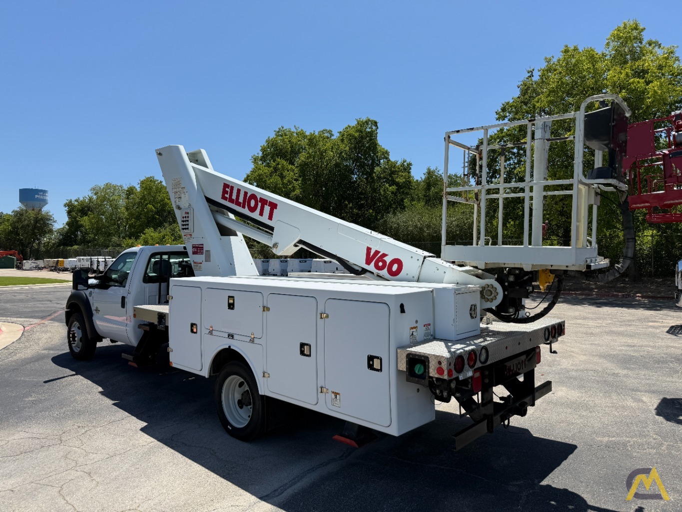 New Engine - 2016 Elliott V60F Telescopic Boom Bucket Truck 3