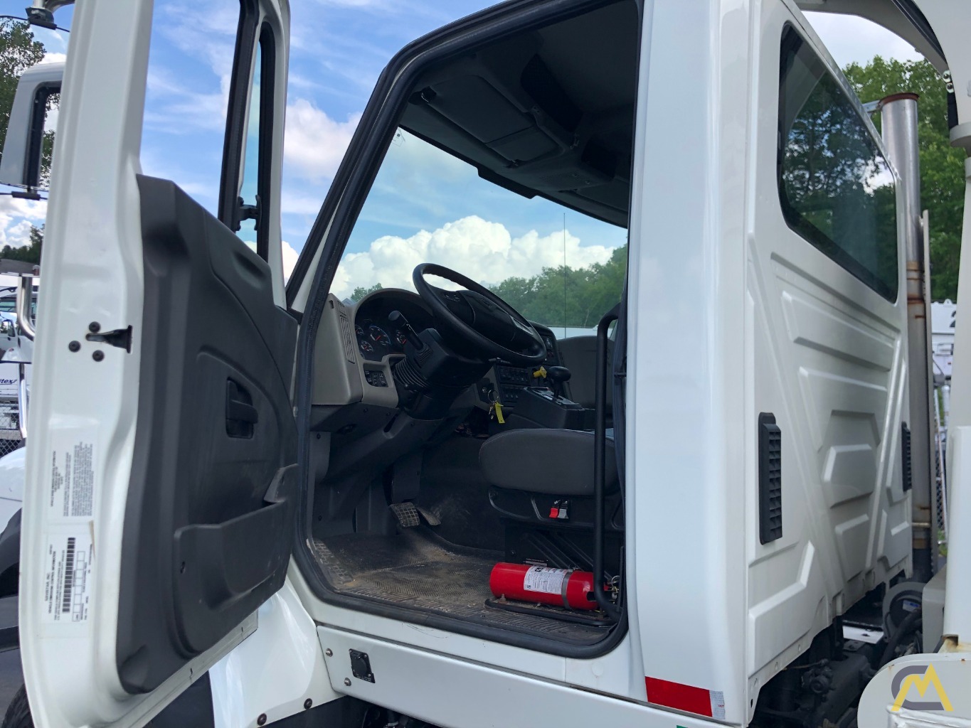 2016 National 900H 27-Ton Boom Truck Crane on International 7600 17