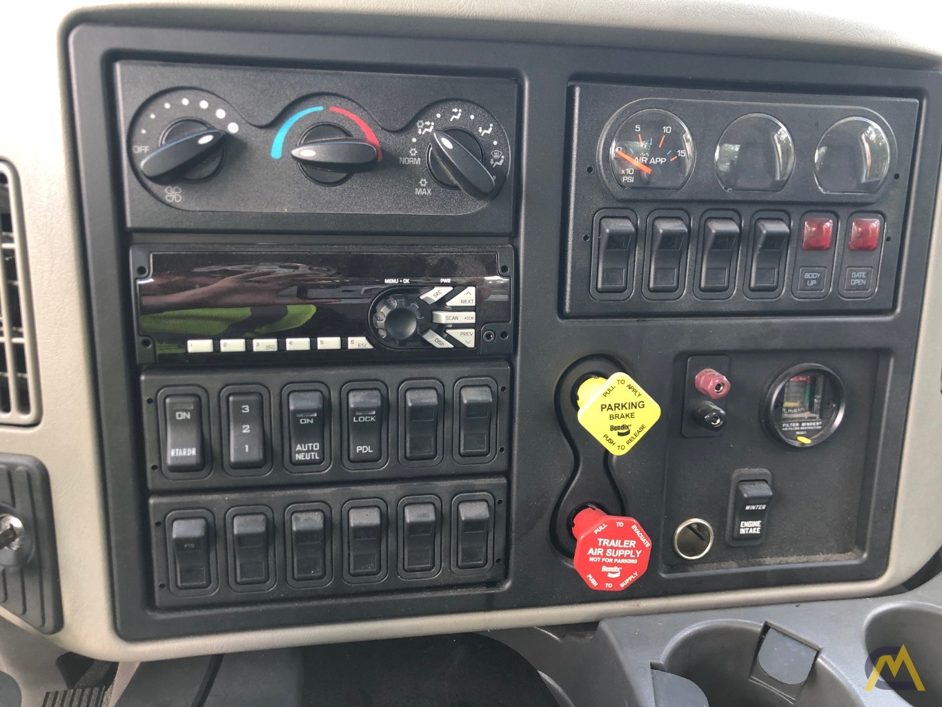 2016 National 900H 27-Ton Boom Truck Crane on International 7600 19