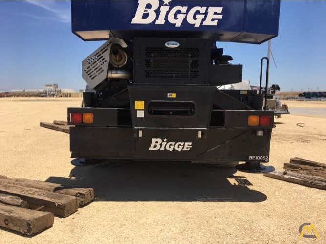 2016 Tadano GR-1000XL-3 100-Ton Rough Terrain Crane 3