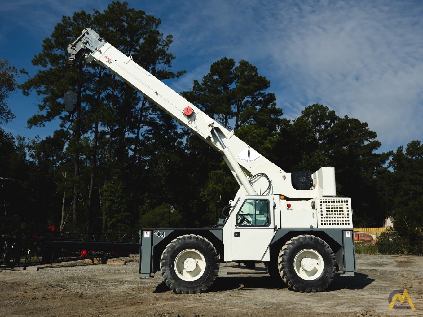 2017 SHUTTLELIFT SCD25 Carry Deck Crane 0
