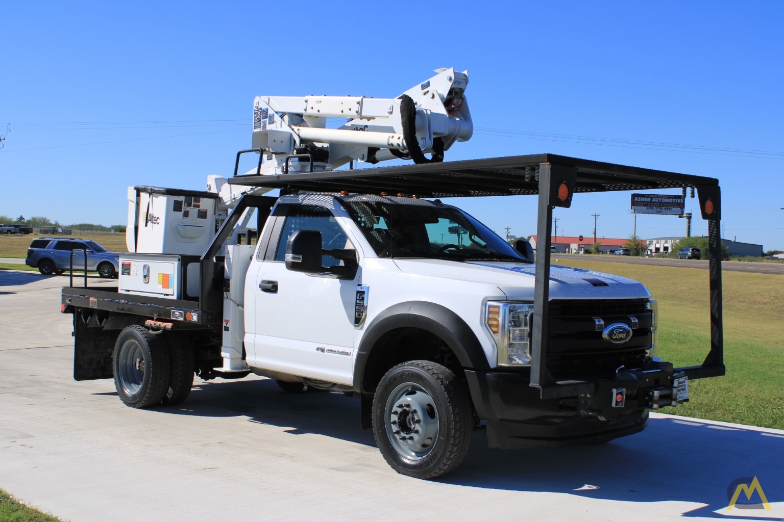 2019 Ford F-550 Flatbed / Altec AT37G 0