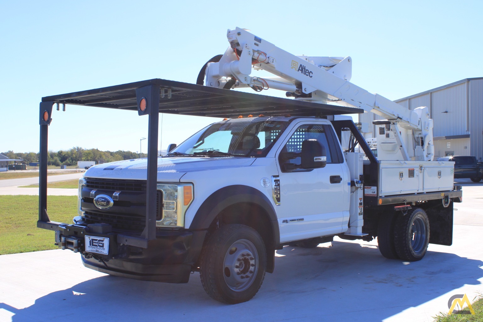2019 Ford F-550 Flatbed / Altec AT37G 2