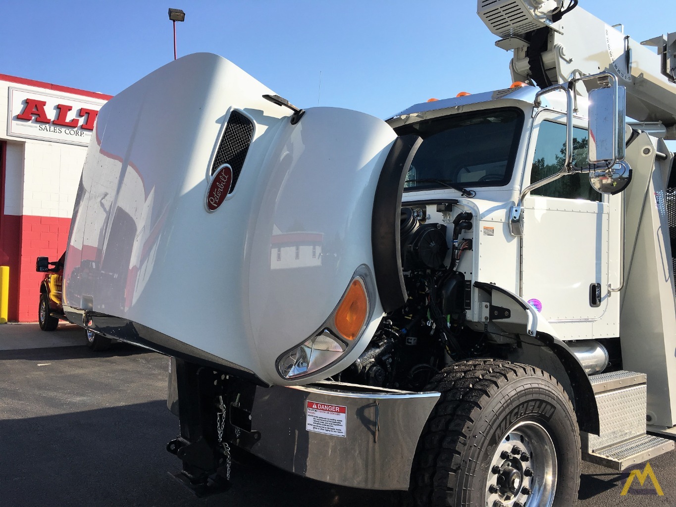 National 8100D 23-Ton Boom Truck Crane 12