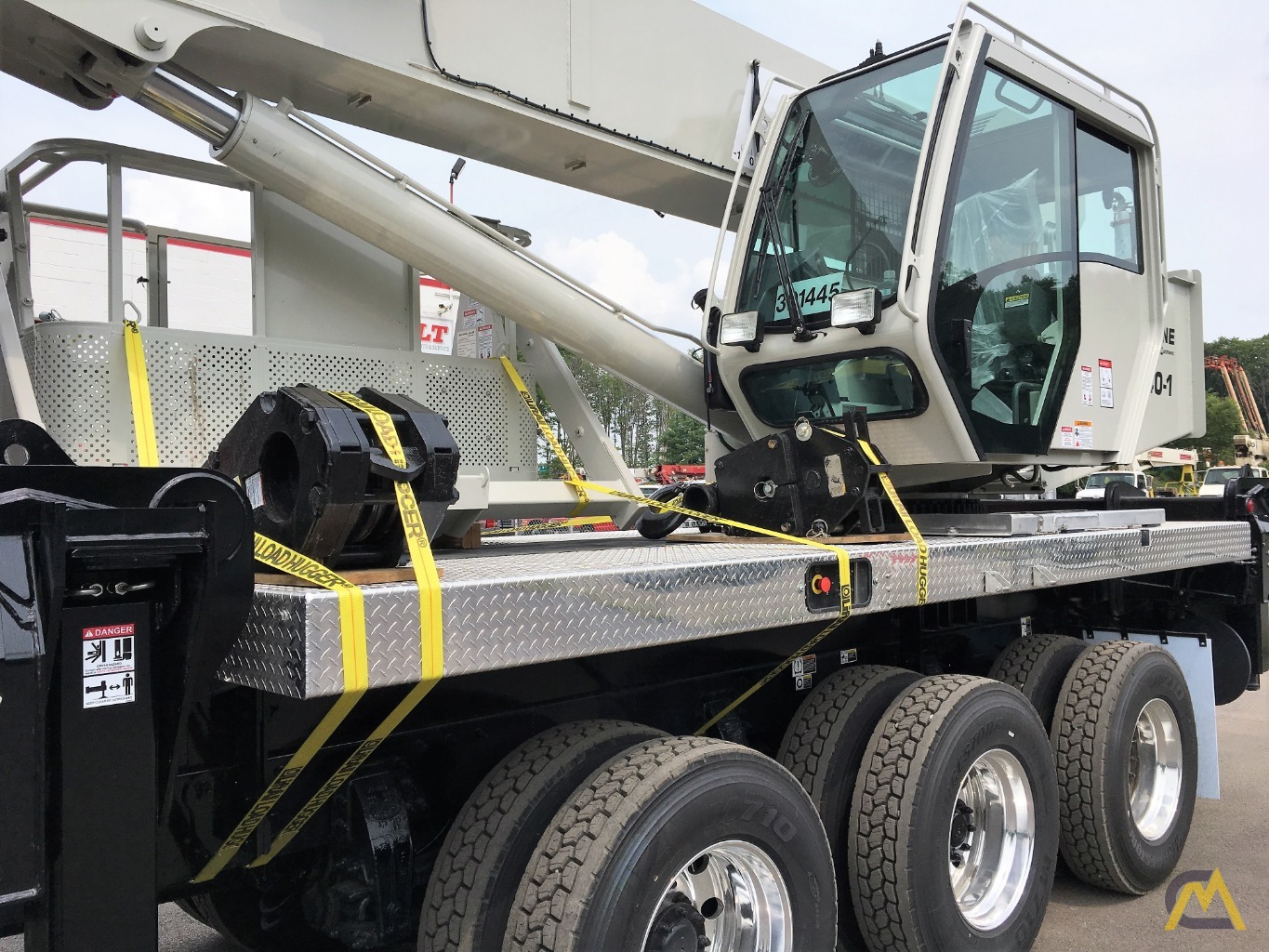 2019 National NBT40142-1 40-Ton Boom Truck Crane 8