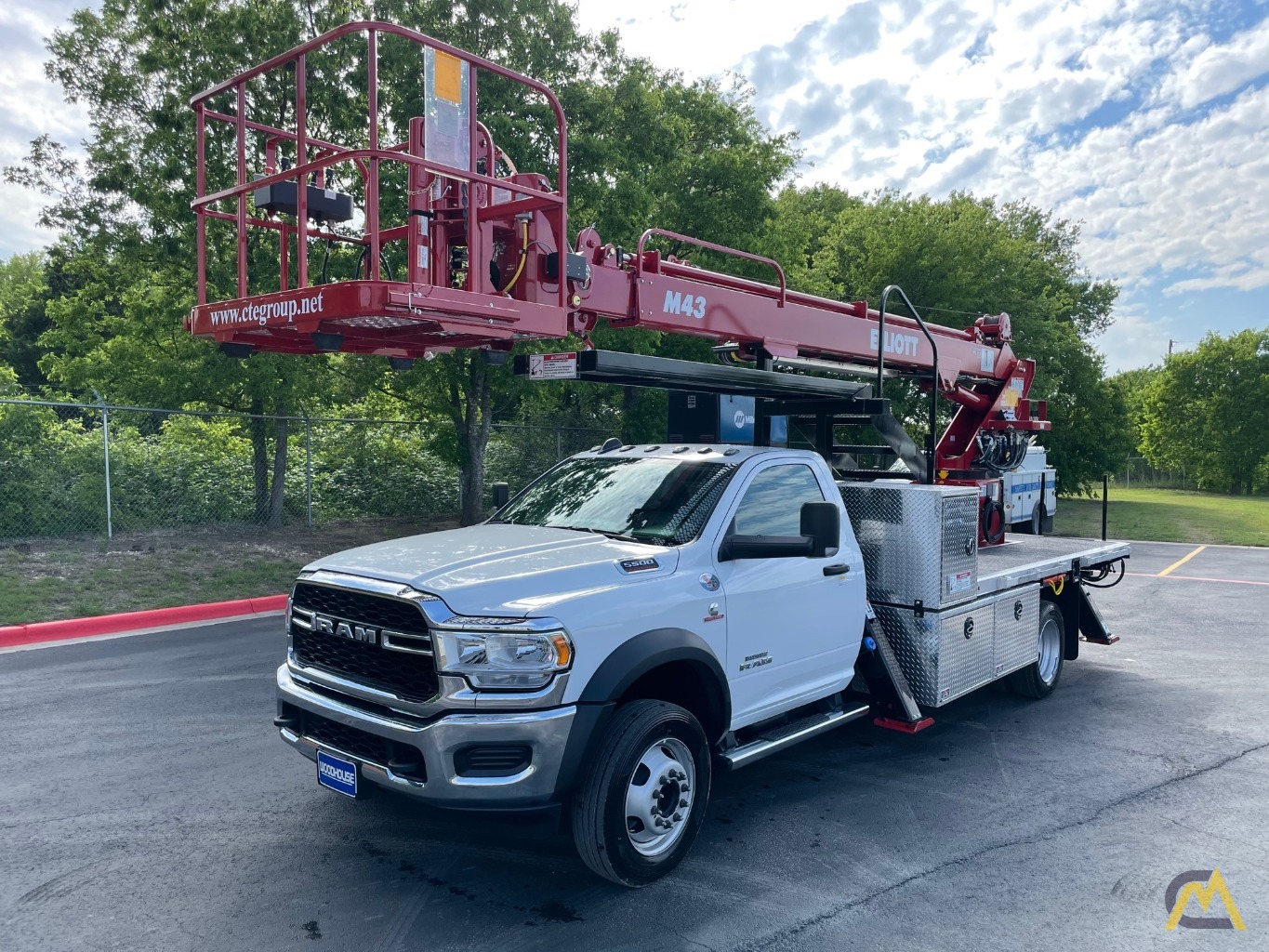2022 Elliott M43R Aerial Bucket Truck 4