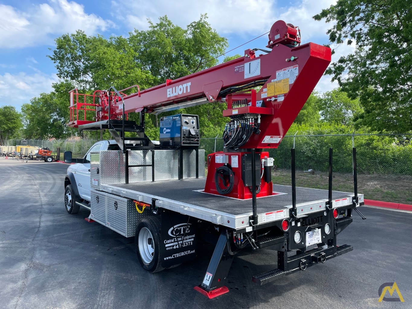 2022 Elliott M43R Aerial Bucket Truck 3