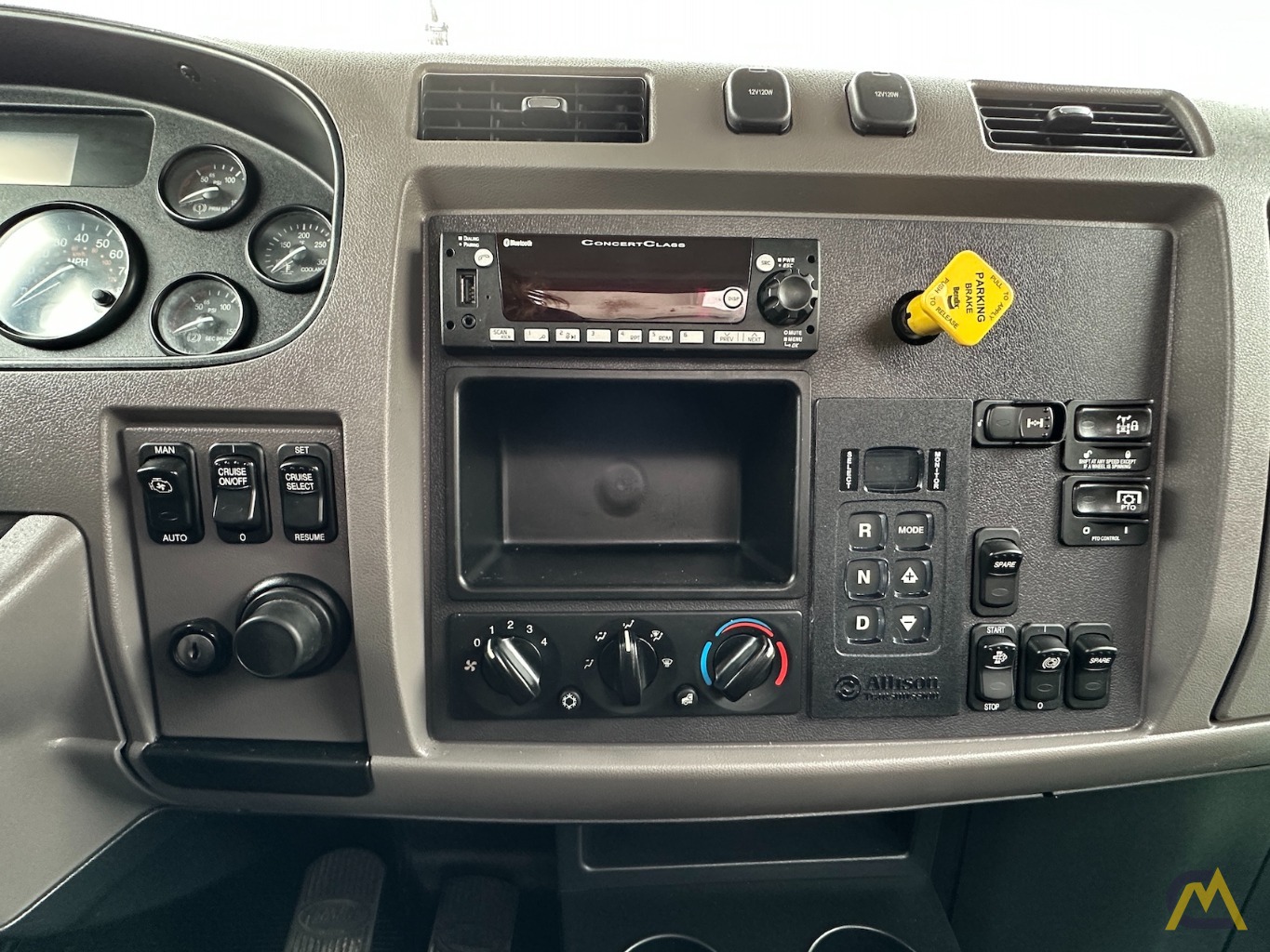 National 8100D Boom Truck Crane on Peterbilt 348 5