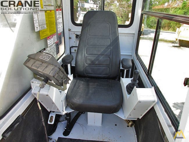 26T Altec AC26-103 Boom Truck Crane 10