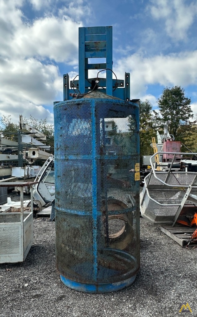 3-Man Enclosed Round Man Basket 0