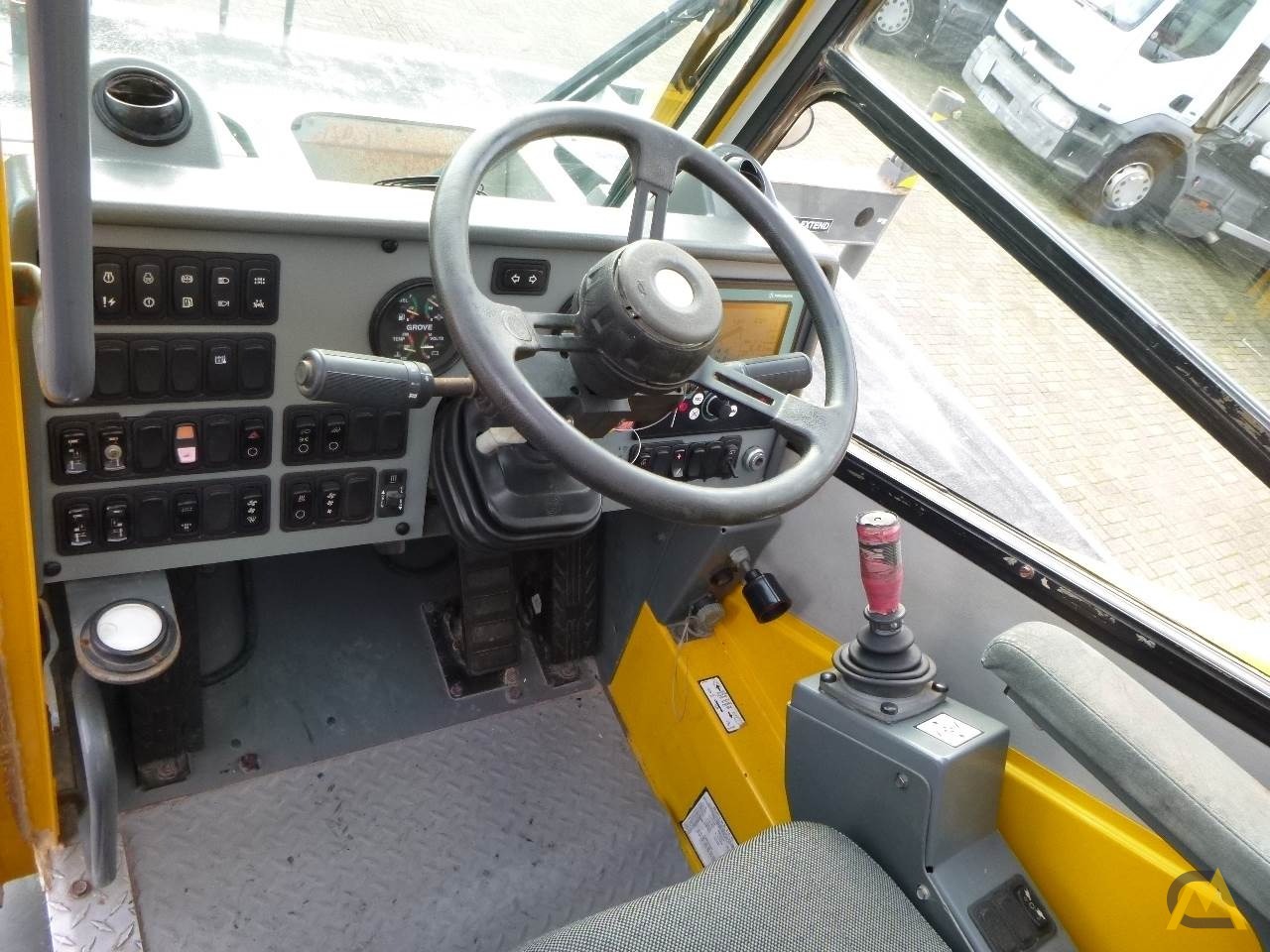 30-ton Grove RT530E-2 Rough Terrain Crane 9