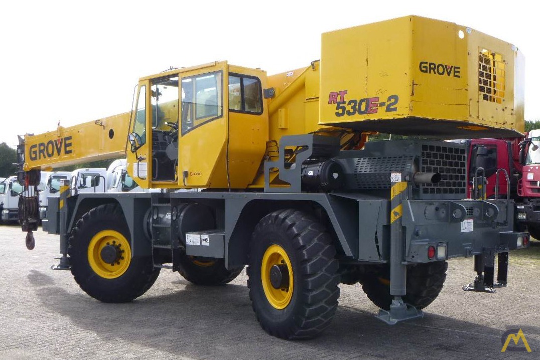 30-ton Grove RT530E-2 Rough Terrain Crane 2
