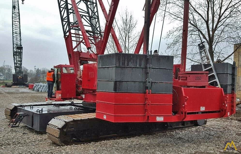 Manitowoc 2250 III 300-Ton Lattice Boom Crawler Crane 3