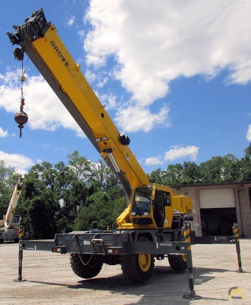 Grove RT530E-2 30-Ton Rough Terrain Crane 1