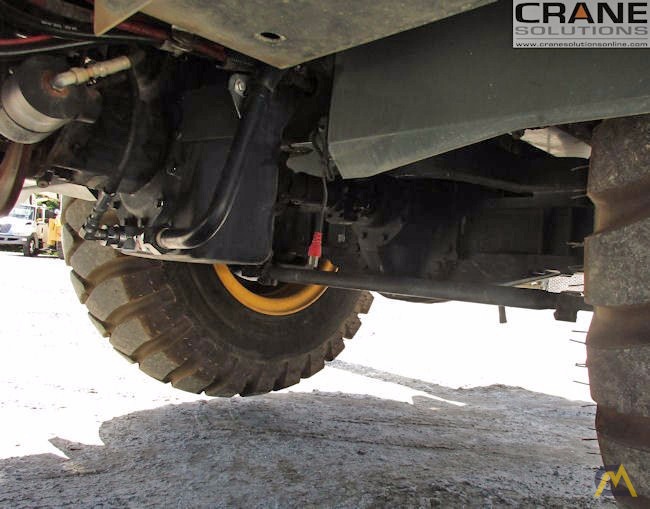 Grove RT530E-2 30-Ton Rough Terrain Crane 10