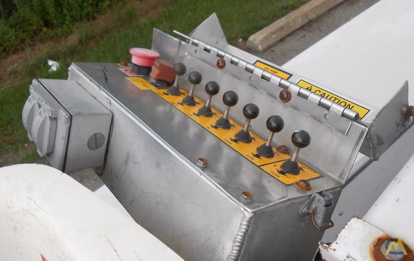 350 lb. Dur-A-Lift DTAS-38TS Bucket Truck 5