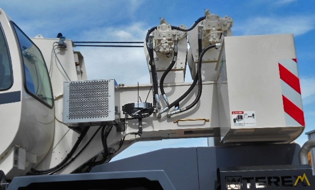 Terex RT 555 55-ton Rough Terrain Crane 9