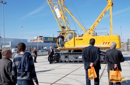 80t XCMG QUY80E Lattice Boom Crawler Crane 2
