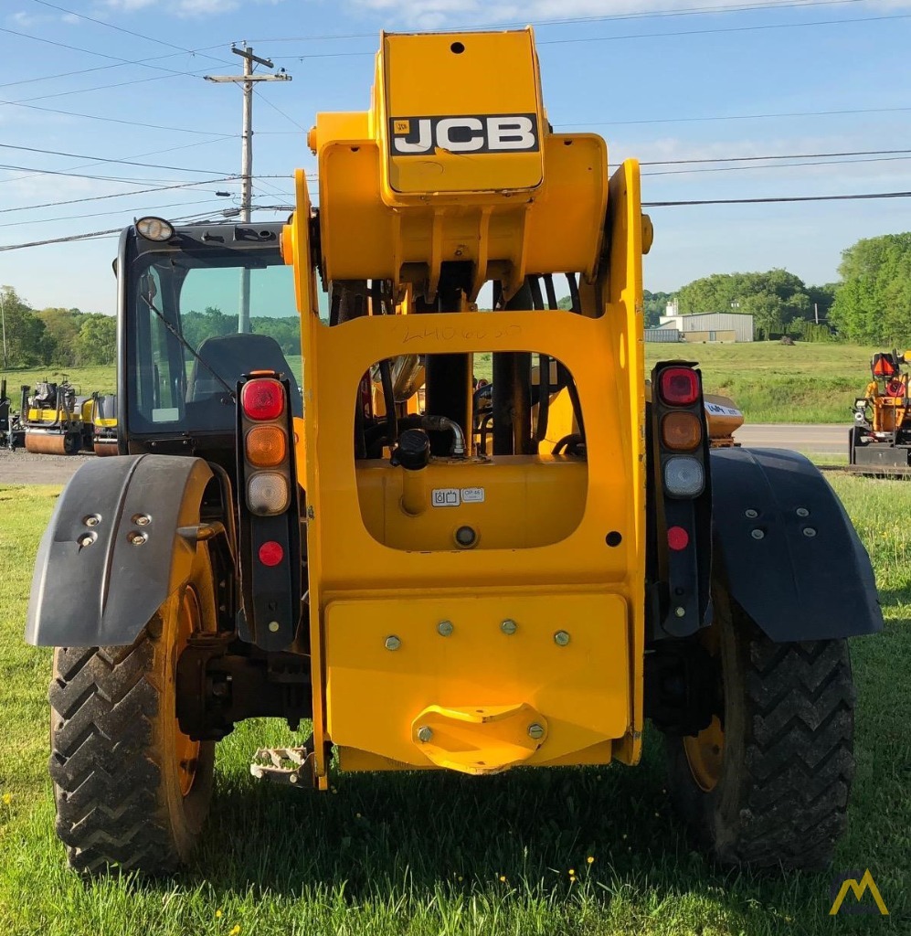 9,000 lb. JCB 509-42 Telehandler 5