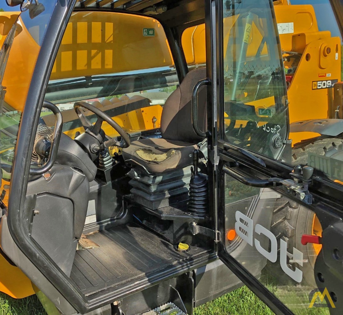 9,000 lb. JCB 509-42 Telehandler 6