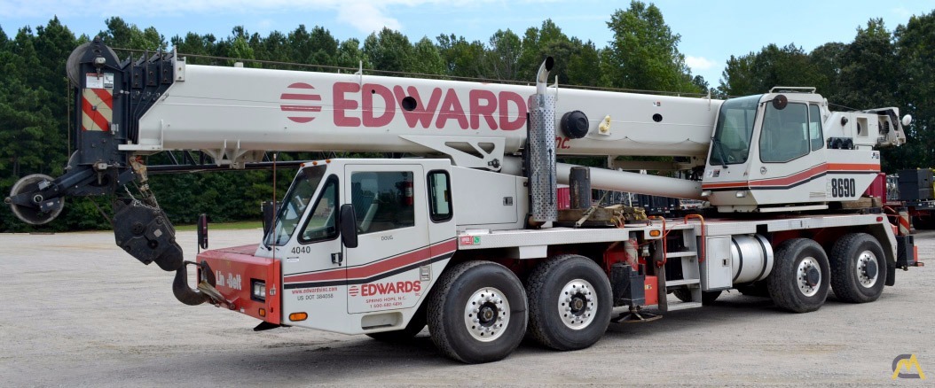Link-Belt HTT-8690 90-ton Telescopic Truck Crane 0
