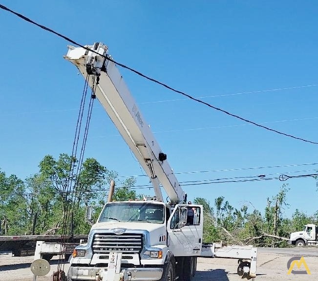 ALTEC AC26-103 26-Ton Boom Truck Crane Mounted on Sterling L7500 1