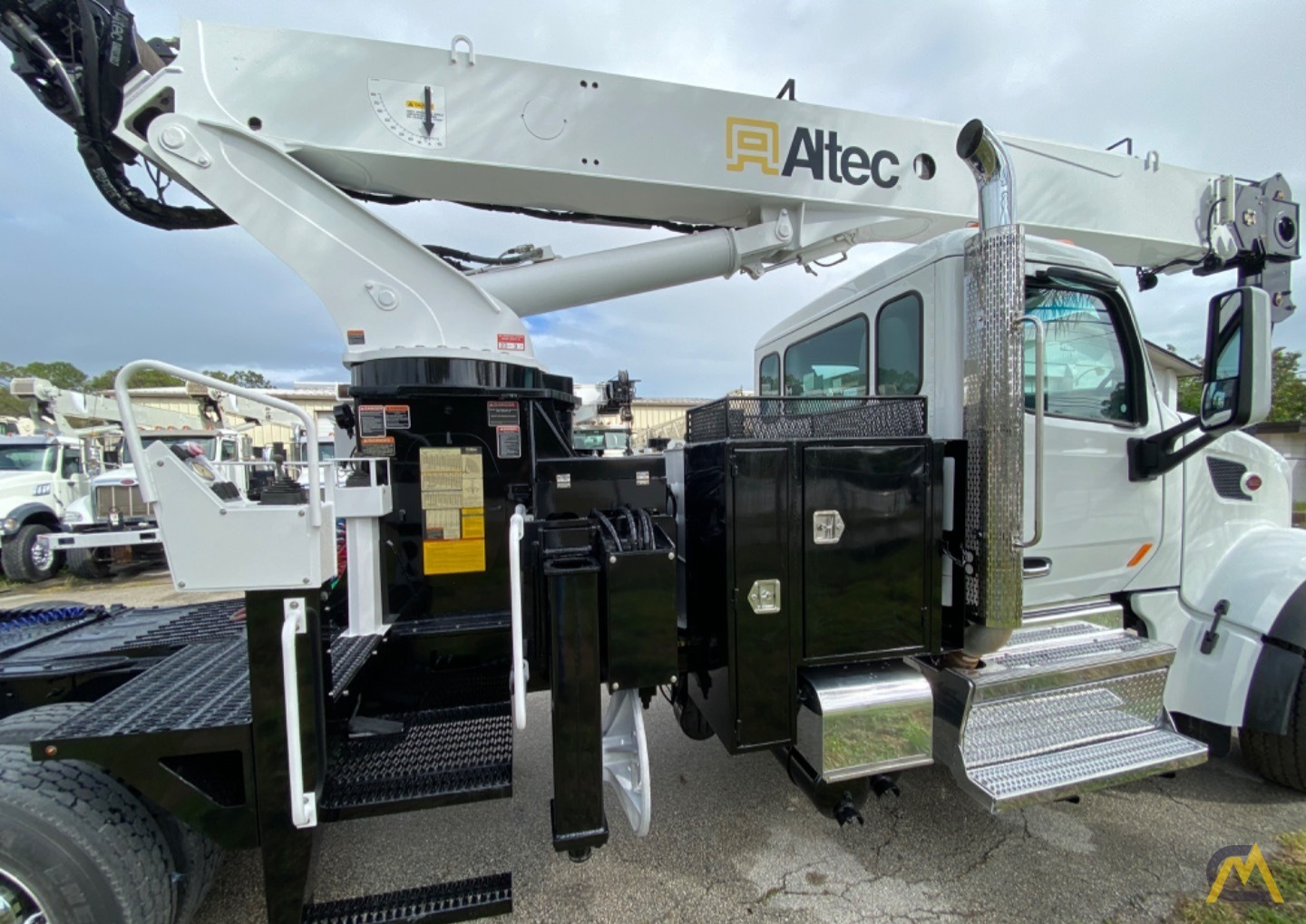 Altec AC30-53T Tractor Mount Boom Truck Crane on Peterbilt 567 10