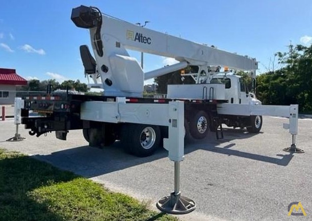 Altec AC38-103S 38-Ton Boom Truck Crane on International 7500 6