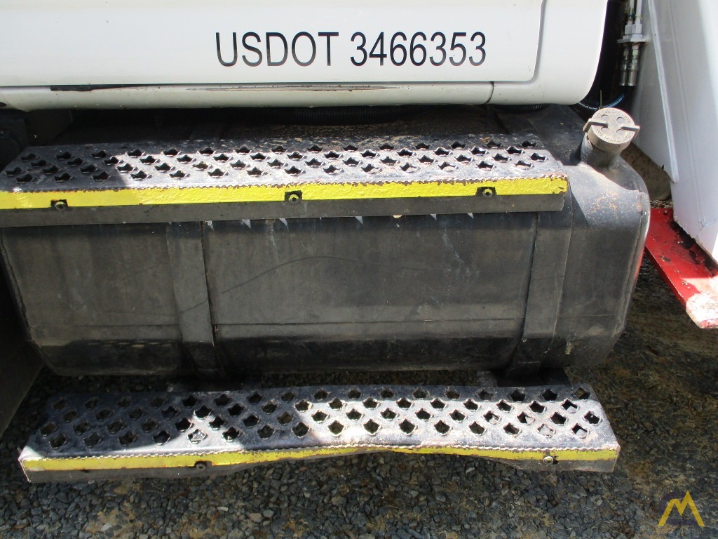 Altec AM55 Utility Bucket Boom on Chevrolet C7500 24