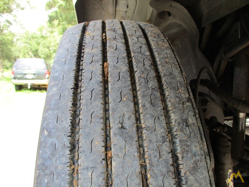 Altec AM55 Utility Bucket Boom on Chevrolet C7500 74