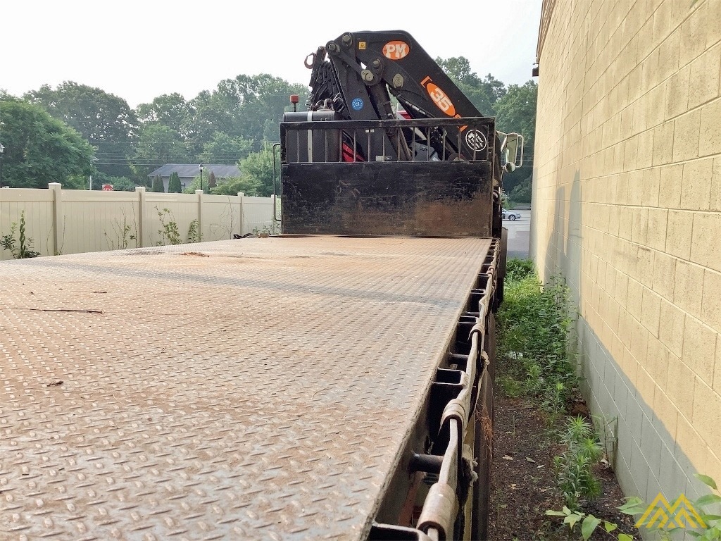 PM 35 S 35-ton Articulating Knuckle Boom on Sterling L9500 2