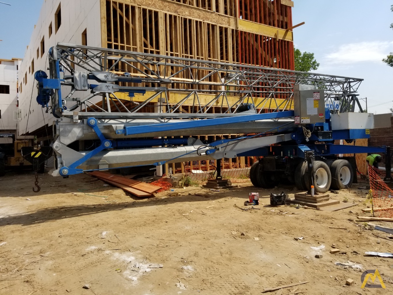 Benazzato 2098 2.2-Ton Self-Erecting Tower Crane 2