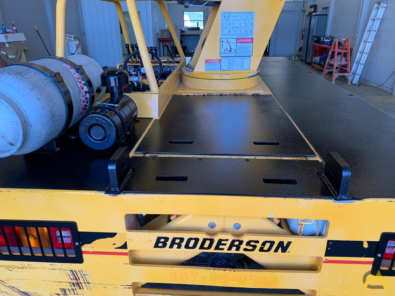 Broderson IC-80-3F 9-Ton Compact Carry Deck Crane 16
