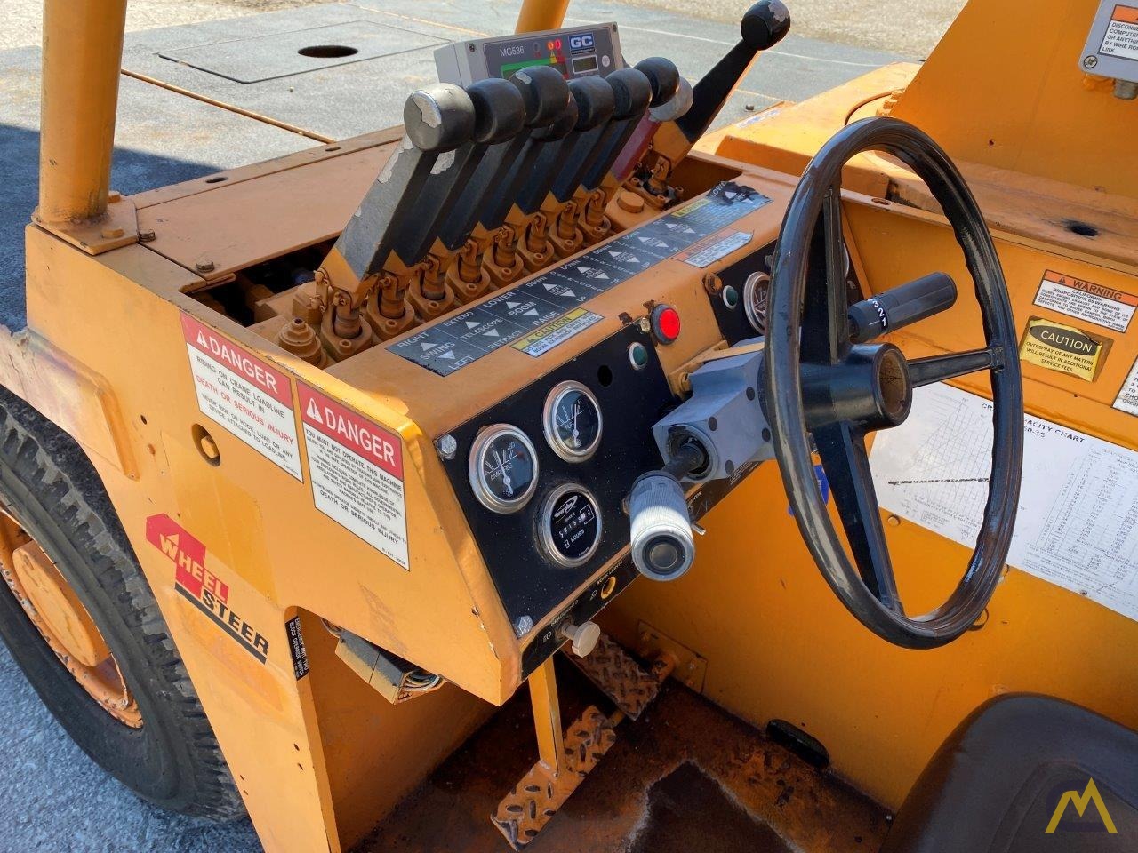 Broderson IC-80-3G 9-Ton Carry Deck Crane 4