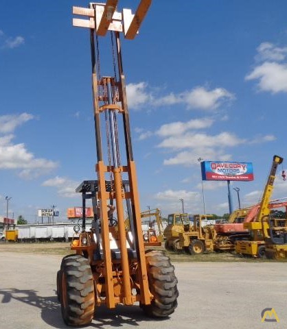 Case 586E 6,000 lb. 3-ton Industrial Lift Truck 2