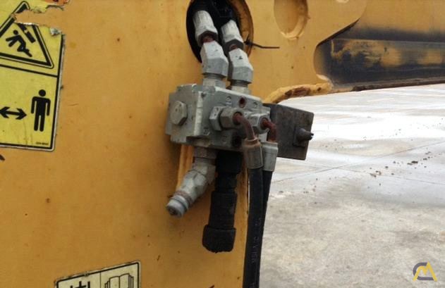 CAT TH460B 9,000 lb. Telehander 8