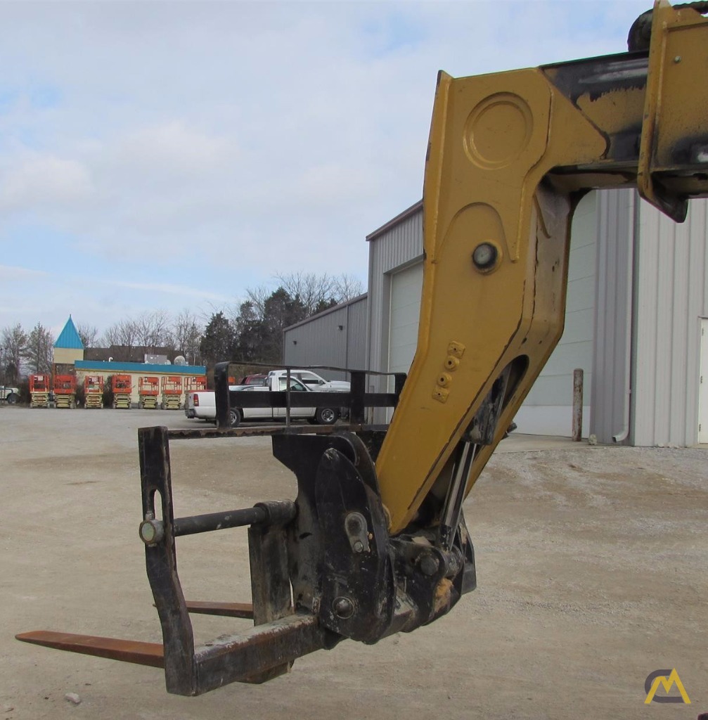 CAT TL1055 Telehandler 7
