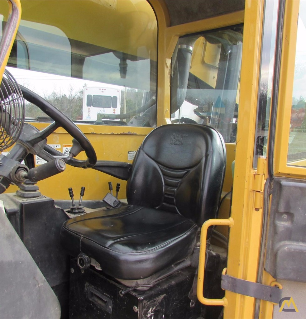 CAT TL1055 Telehandler 8