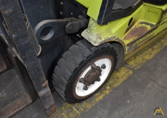 Clark CGC25 2.5-Ton Forklift 5