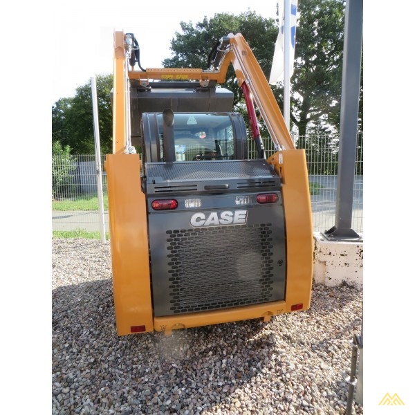 Case SR160 Compact Skid Steer Loader 4